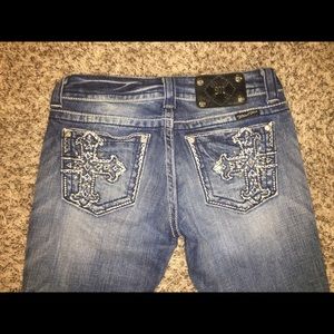 Miss Me rhinestone cross stretch crop capris